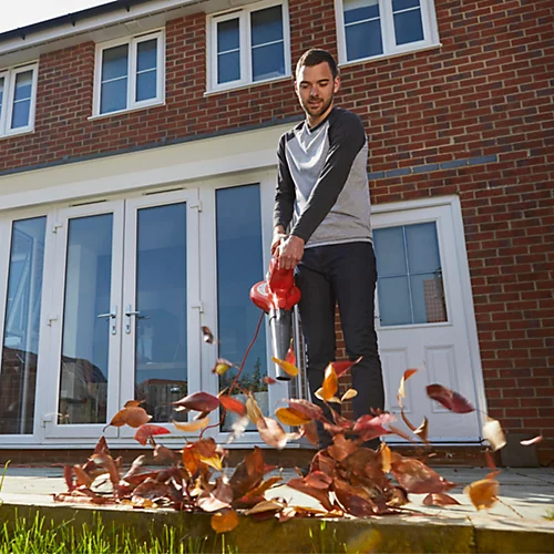 Flymo PowerVac 2700 Corded 2700W 100-230V Blower & Vacuum 6 Flymo PowerVac 2700 Corded 2700W 100-230V Blower & Vacuum - Image 4