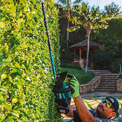 Makita DUH601Z LXT 18v Brushless Lithium Ion Cordless Hedge Cutter Trimmer 60cm 4 Makita DUH601Z LXT 18v Brushless Lithium Ion Cordless Hedge Cutter Trimmer 60cm - Image 2